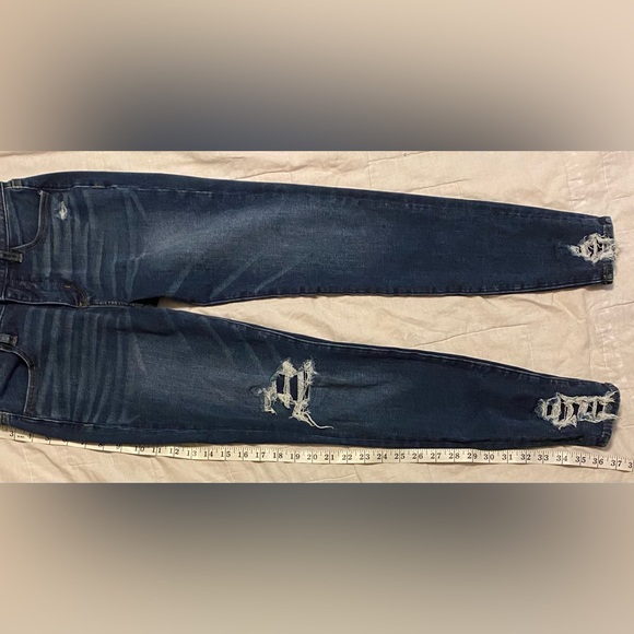 American Eagle Women’s Hi-Rise Dream Distressed Jegging. Size 4 Regular. - Picture 6 of 8